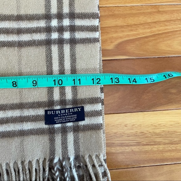Vintage Burberry plain scarf - Picture 4 of 5